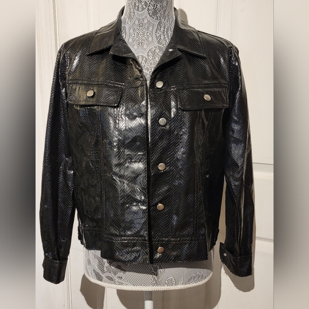 Selene Sport Black Shiny 100% Polyvinyl Womens Medium 6 Button Jacket 2 Pockets